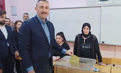 Eski Adalet Bakanı Gül, oyunu Gaziantep'te kullandı