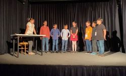 Öğrencilerin tiyatro  performansı alkış aldı