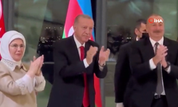 Cumhurbaşkanı Erdoğan, 'Çırpınırdın Karadeniz' türküsünü ayakta alkışladı