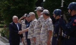 Milli Savunma Bakanı Güler, askerler ile bayramlaştı