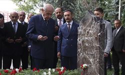 Bahçeli'den, Alparslan Türkeş'in kabrine ziyaret