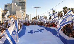 İsrail'de on binlerce kişiyi sokağa indi