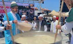 Mevlana Meydanı'nda 3 ton aşure kaynatıldı