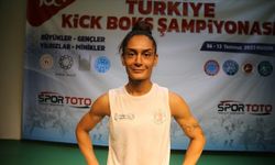 Kick boksta 3 kez dünya şampiyonu olan hemşirenin başarıları devam ediyor