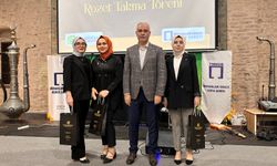 Genç mimarlar rozet taktı