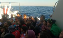 Ölüme terk edilen 62 kaçak göçmen kurtarıldı