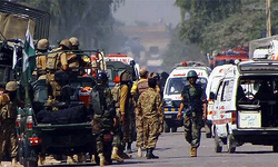 Pakistan askeri konvoyuna saldırı