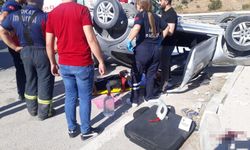 Refüje çarpan otomobil takla attı: 5 yaralı