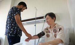 Doktora gitmedi, göğsü patladı!
