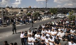 Mescid-i Aksa’da 5 bin Filistinli saf tuttu
