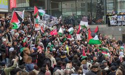 İsveç vatandaşları Filistin için sokaklara döküldü