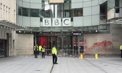 BBC binası kan kırmızısına boyandı!