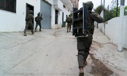 İsrail güçleri El-Halil'de 4 Filistinliyi gözaltına aldı