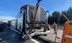 Yolcu otobüsü TIR'a çarptı! 13 yaralı var
