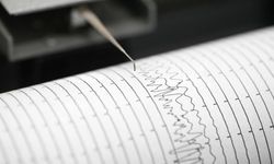 Hindistan'da 5,7 büyüklüğünde deprem