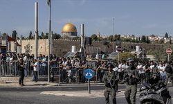 İsrail, Mescid-i Aksa'ya girişlerine izin vermediği Filistinlilere müdahale ediyor!