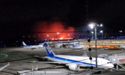 Tokyo'da pistte iki uçak çarpıştı