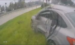 Kaza anı araç kamerasına yansıdı