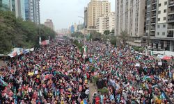Pakistan’da on binlerce kişiden Filistin’e destek gösterisi