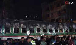 Bangladeş’te yolcu treni kundaklandı