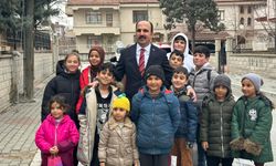 Başkan Altay'dan çocuklara şivlilik ikramı