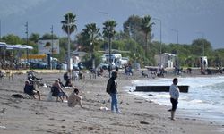 Fethiye'de güneşli hava sahilde yoğunluk oluşturdu