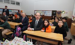 Başkan Altay öğrencilerin karne heyecanına ortak oldu