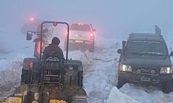 Antalya'da kar: Yolda mahsur kalan 3 kişi kurtarıldı