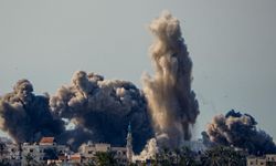 Katil İsrail Gazze'ye saldırılarını sürdürüyor: 40 ölü