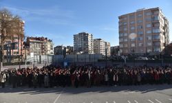 Deprem şehitleri için okullarda saygı duruşu gerçekleşti