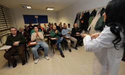 Konya'da eczane teknisyenleri işaret dili öğreniyor