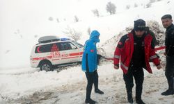 Karda mahsur kalan vatandaşlar kurtarıldı