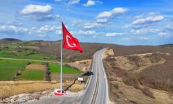 'Türkiye'nin en büyük bayrağı' semalarda