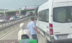 Minibüs sürücülerinin bıçaklı tartışması kamerada