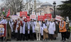Sağlıkçılardan Gazze için sessiz yürüyüş