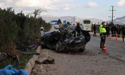 Feci kaza! Otomobille işçi servisi çarpıştı: 2 ölü, 14 yaralı