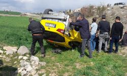 Beyşehir'de devrilen taksi sürücüsü yaralandı