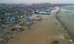 Kazakistan'daki sellerde 5 kişi öldü
