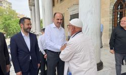 Başkan Altay Hacıveyiszade Camii’nde vatandaşlarla buluştu