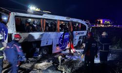 Yolcu otobüsü devrildi: 2 ölü, 34 yaralı!