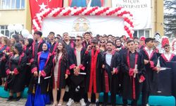 SÜ Huğlu MYO'da öğrenciler mezuniyet sevinci yaşadı
