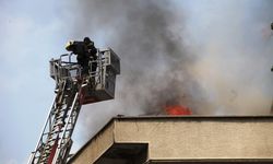 Konya'da 4 katlı apartmanın çatı katında yangın çıktı