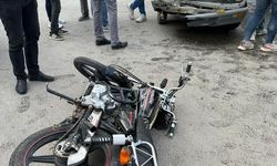 Konya'da motosiklet ile otomobil kavşakta çarpıştı
