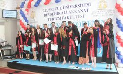 SÜ Beyşehir Ali Akkanat Turizm Fakültesi'nde mezuniyet heyecanı