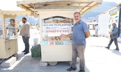 Bu simitçiyi gören bir daha bakıyor