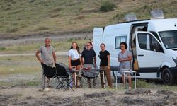 Fransız turistler Acıgöl'de kamp yaptı