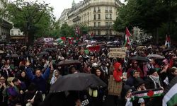 Paris'te Gazze'ye destek yürüyüşü