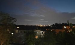 İstanbul'da şimşekler geceyi aydınlattı