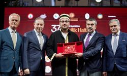 Yılın Kalfası, ödülünü Bakan Tekin'den aldı