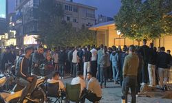 Ekmek değil, telefon kuyruğu!
